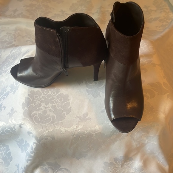 Nine West peep toe high heel booties brown leather and suede combo Sz 6.5 - Picture 2 of 6
